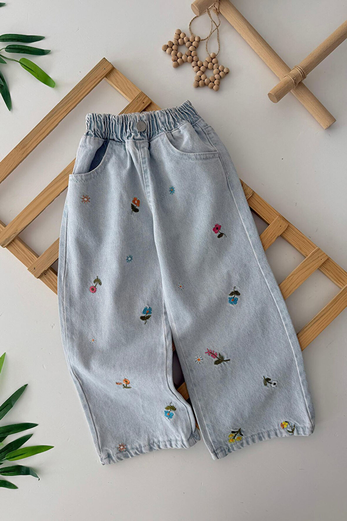 Miniğimin Cicileri Çiçek İşleme Detaylı Kız Çocuk Kot Pantolon - Açık Mavi