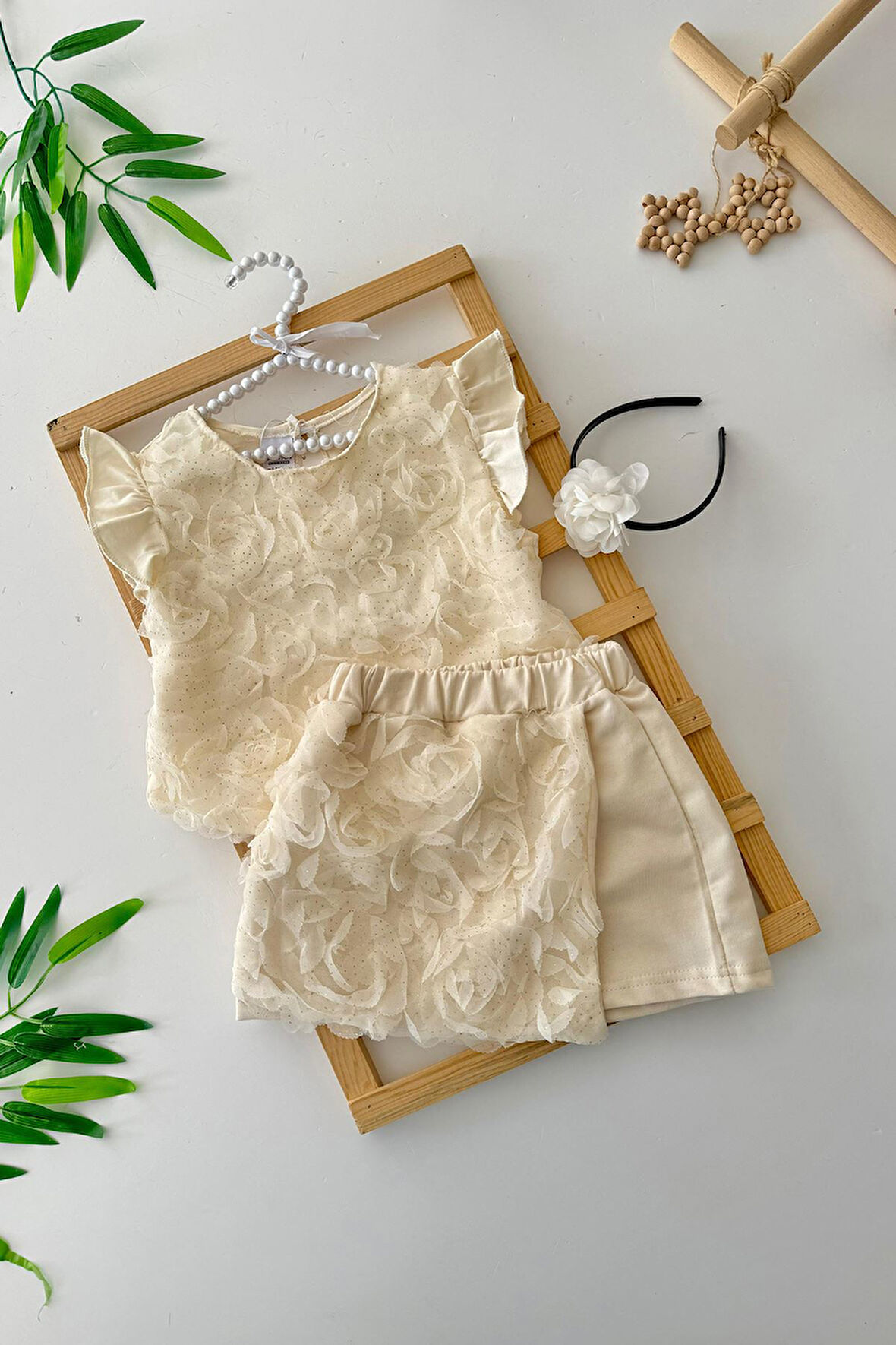 Miniğimin Cicileri Kendinden Simli Gül Detaylı Kız Çocuk 3 lü Şort Etekli Takım - Krem