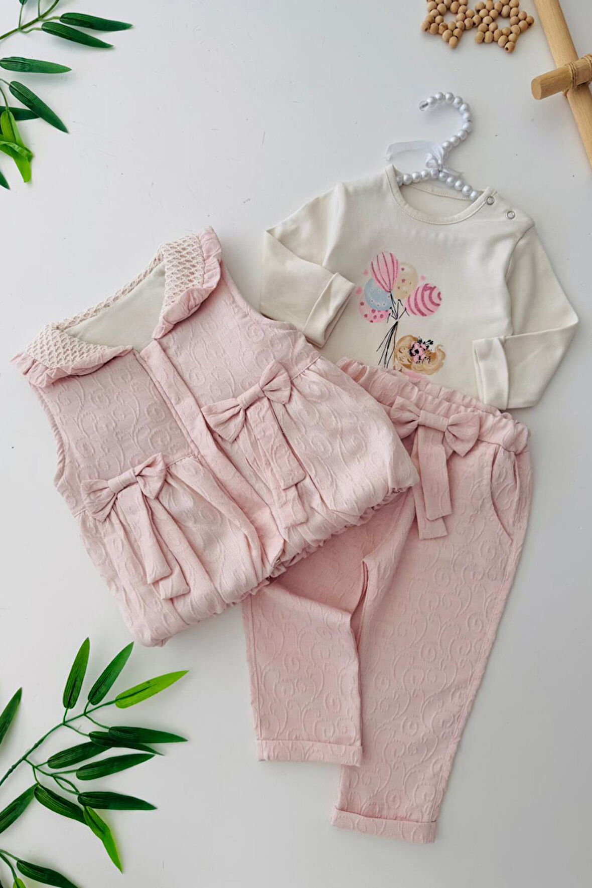 Miniğimin Cicileri Cepleri Fiyonk Detaylı Jakarlı Kız Bebe Şişme Yelekli Takım - Pudra