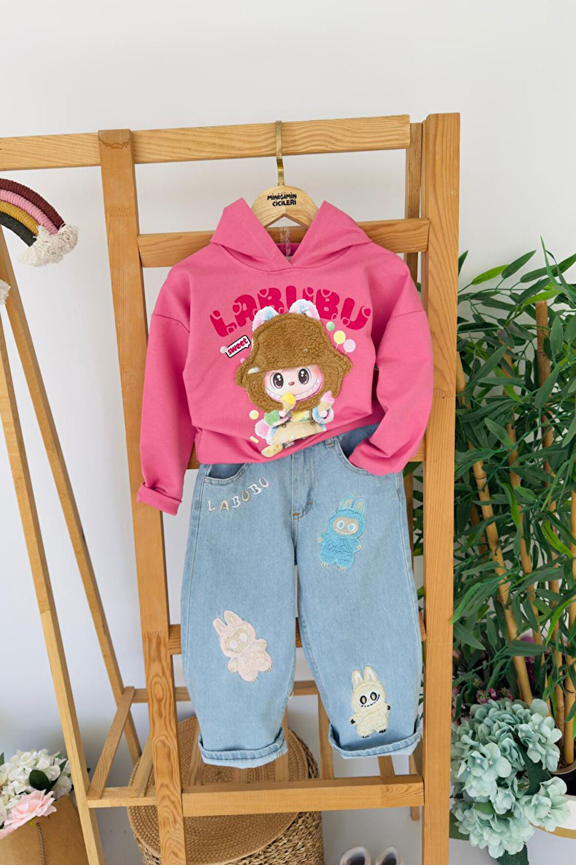 Miniğimin Cicileri Labubu Welsoft İşleme Kız Çocuk Kapüşonlu Kotlu Takım - Pembe
