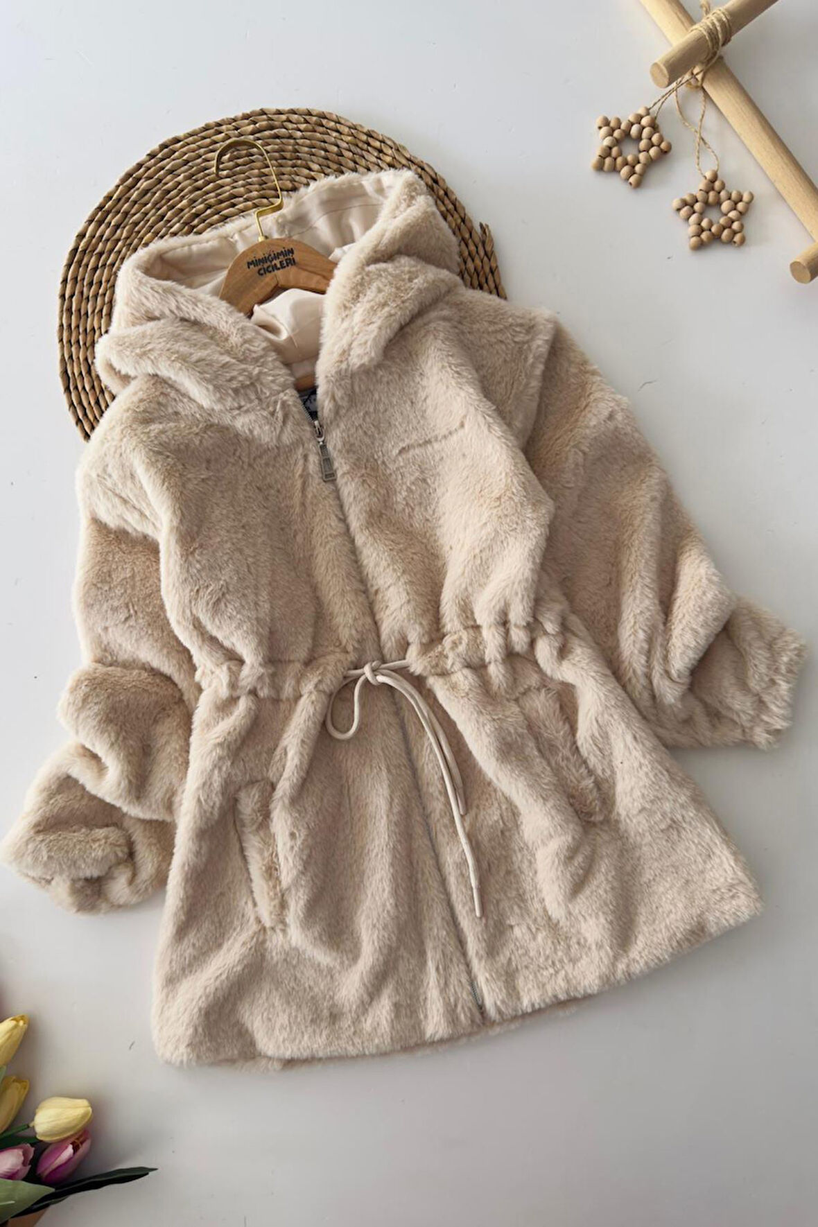 Miniğimin Cicileri Belden Bağcık Detaylı Kapüşonlu Peluş Kız Çocuk Mont - Bej