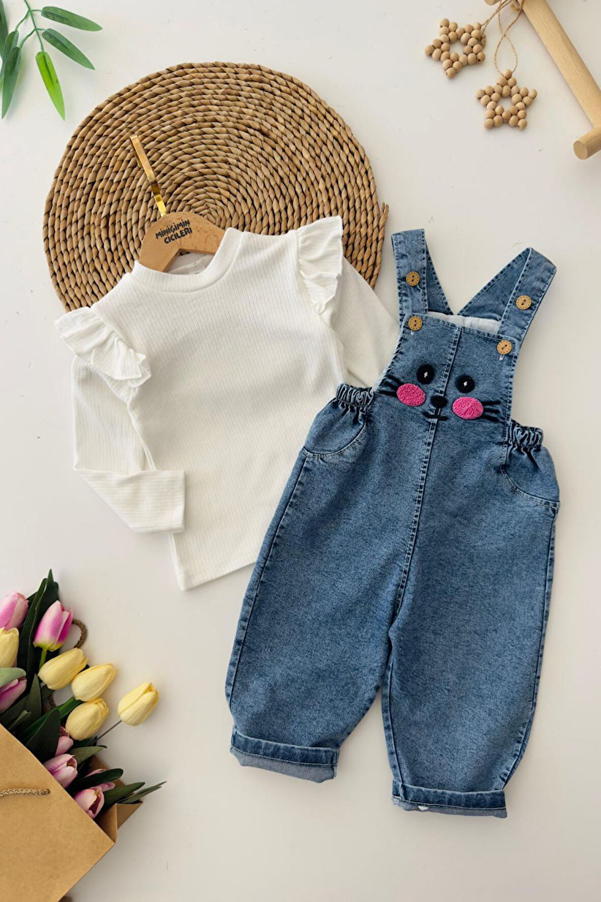 Miniğimin Cicileri Pembe Fırfırlı Uzun Kol Bluz ve Kot Askılı Tavşan Desenli Kız Bebek 2’li Tulum T