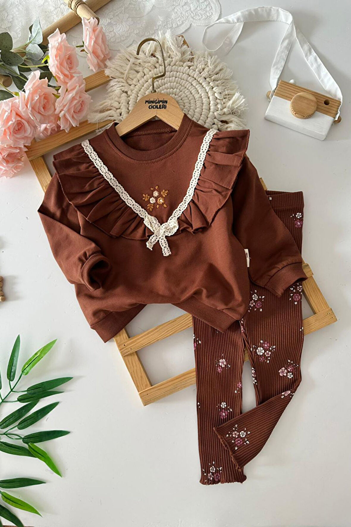 Miniğimin Cicileri Yaka Volan Detaylı İşlemeli Çiçekli Taytlı Kız Çocuk Takım - Acı Kahve