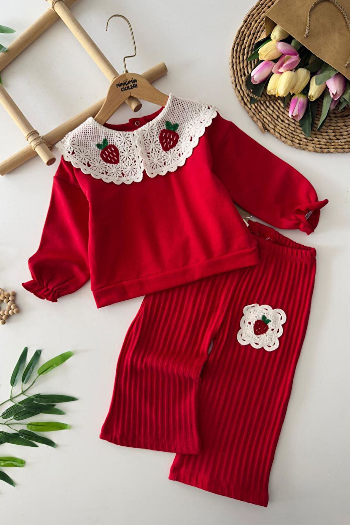 Miniğimin Cicileri Yaka Dantel Çilek Detaylı Kız Çocuk Takım - Kırmızı