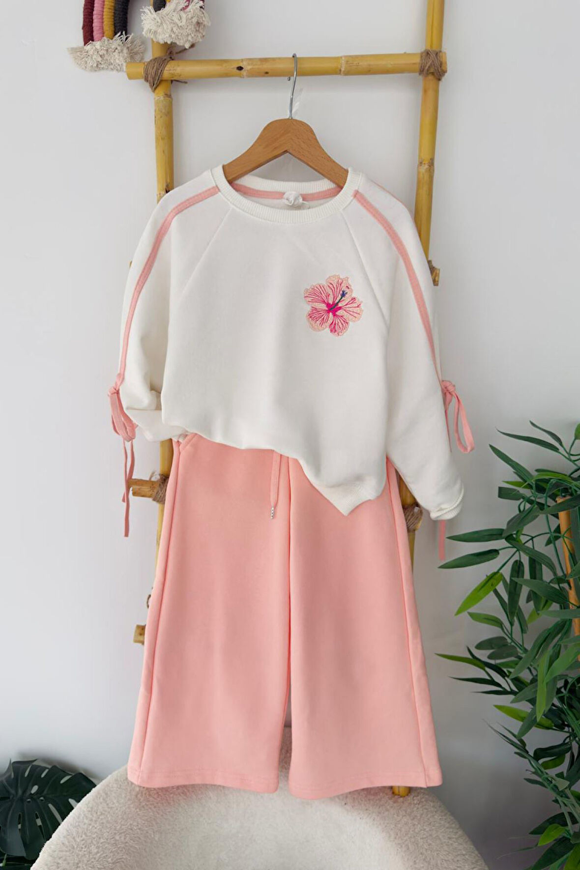 Miniğimin Cicileri Hibiskus Çiçek İşlemeli Fiyonk Detaylı Kız Çocuk Takım - Pembe