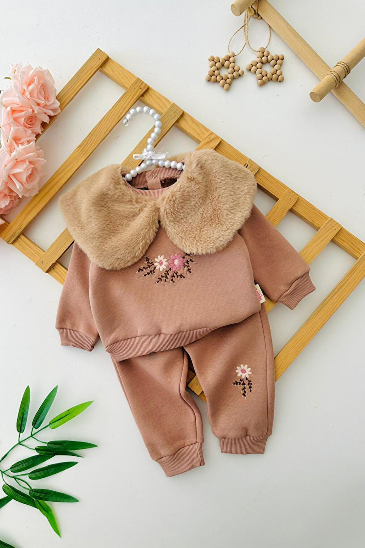 Miniğimin Cicileri Yaka Kürk Detaylı Çiçek İşleme Kız Bebe Kışlık Takım - Kahve