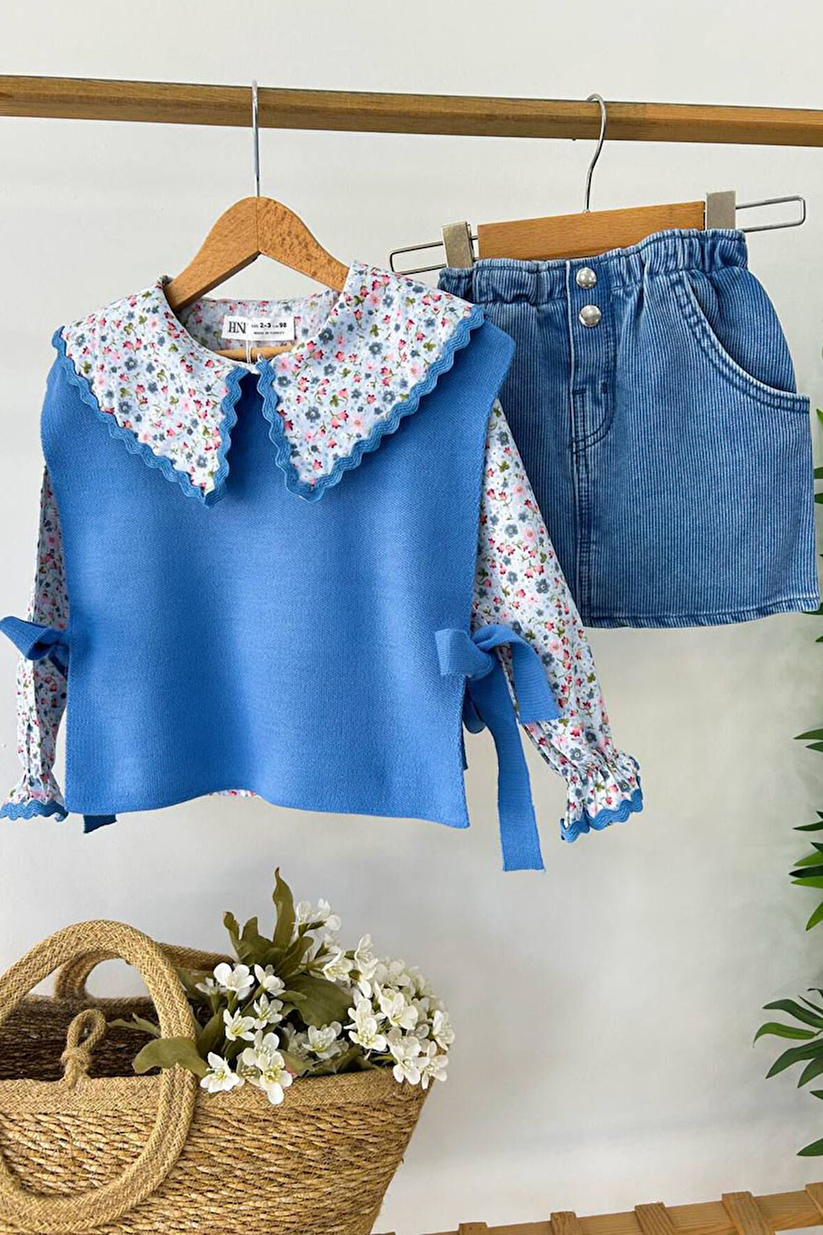 Miniğimin Cicileri Yaka Çiçek Detaylı Kot Etekli Kız Çocuk Triko Takım - Mavi