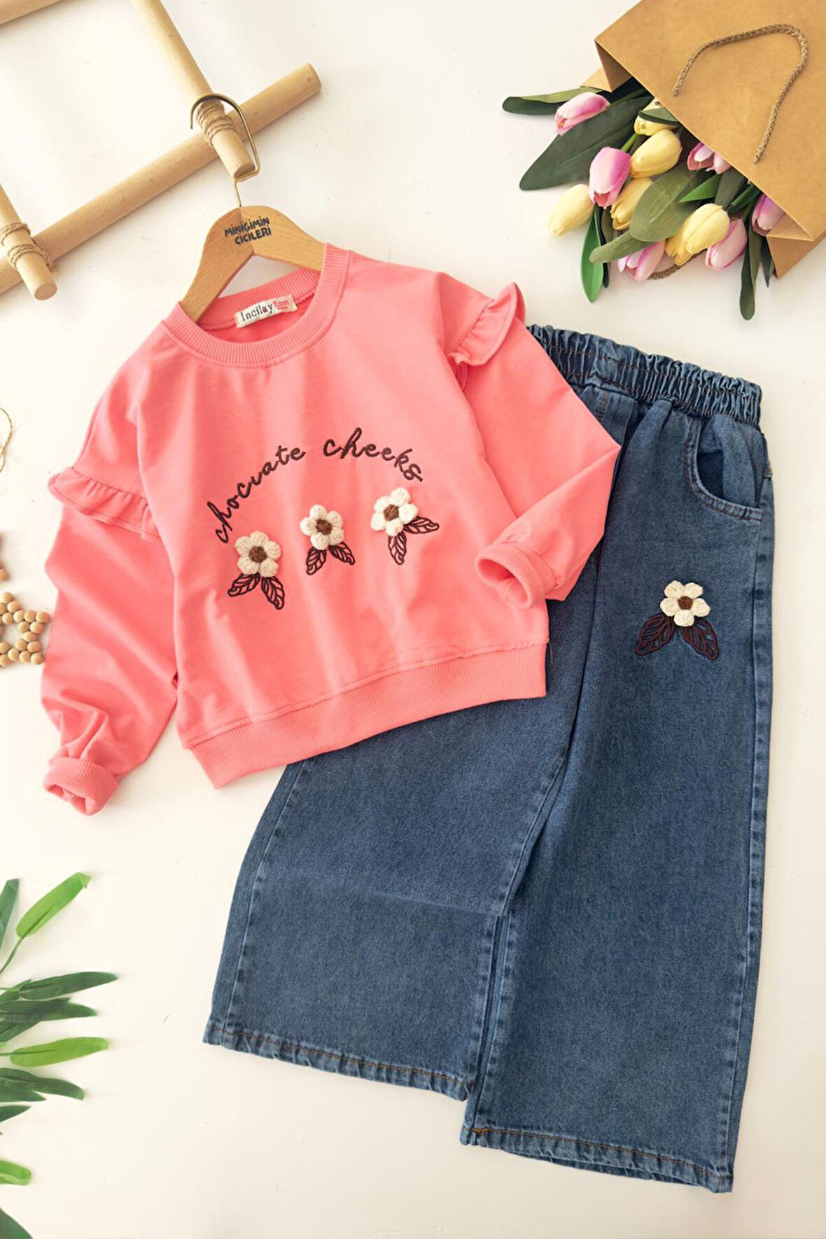 Miniğimin Cicileri Çiçek Nakışlı Sweat & Kot Pantolon 2’li Kız Takımı  - Pembe