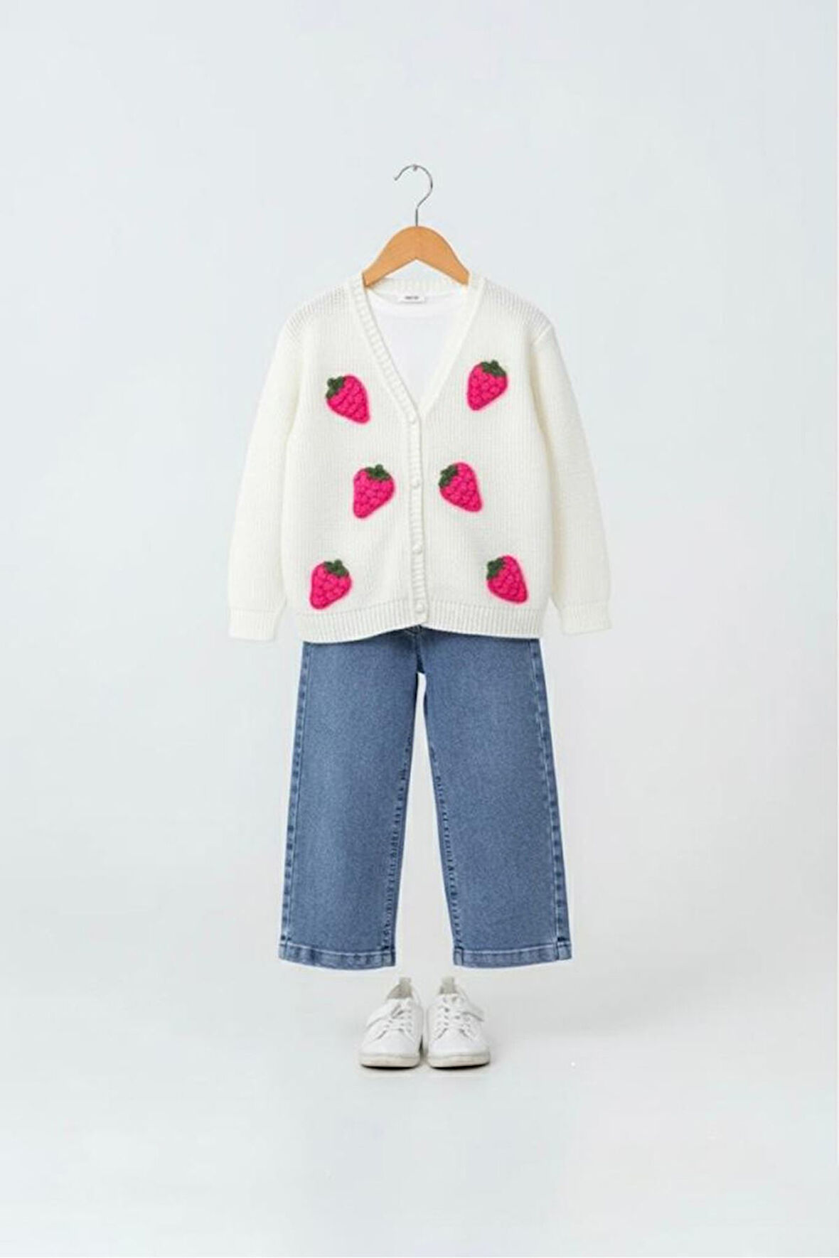 Miniğimin Cicileri Çilek Triko İşleme Detaylı Hırkalı Kız Çocuk 3 lü Takım - Fuşya