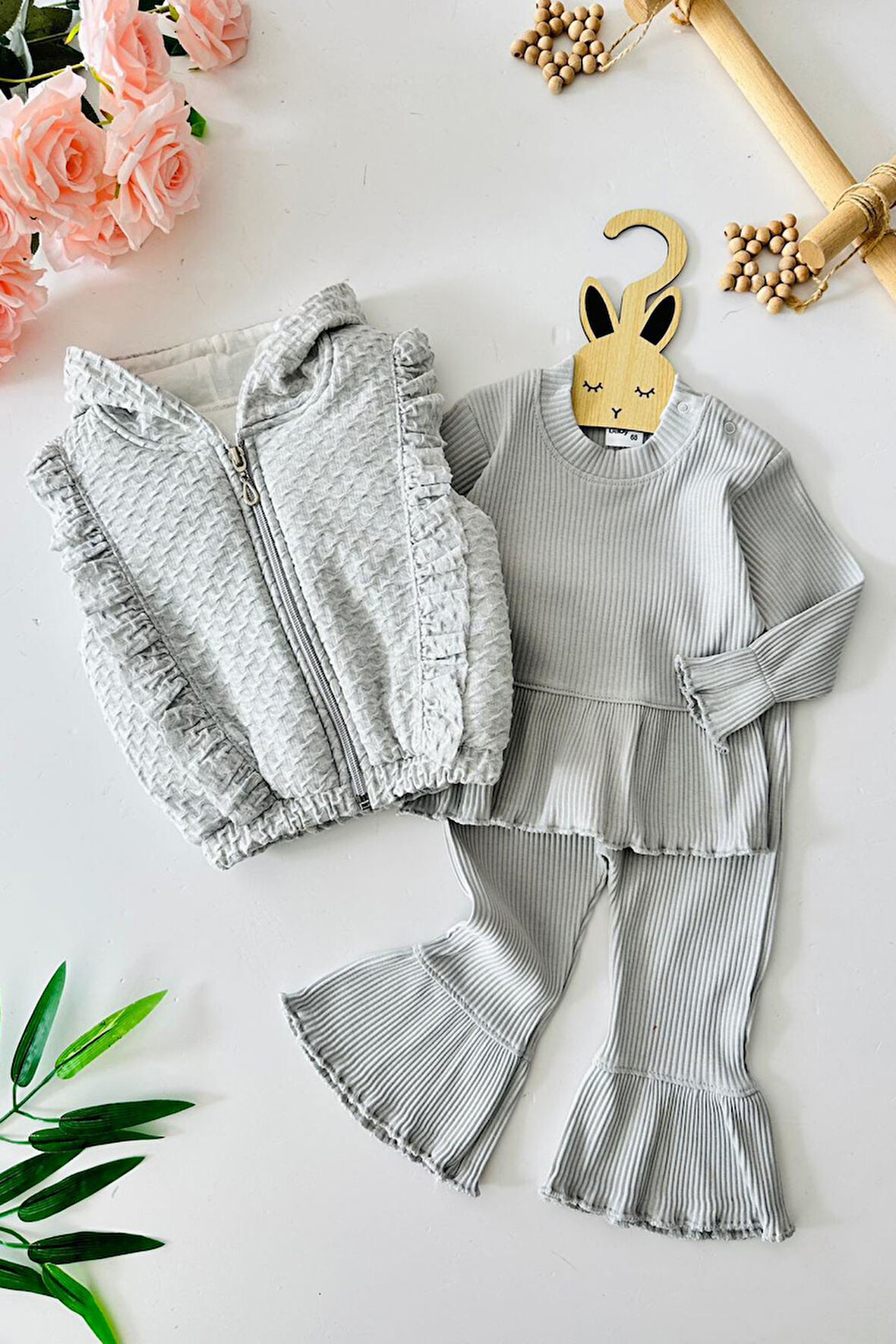 Miniğimin Cicileri Fırfır Detaylı Kapişonlu Simli Yelekli Kız Çocuk 3 lü Takım - Gri