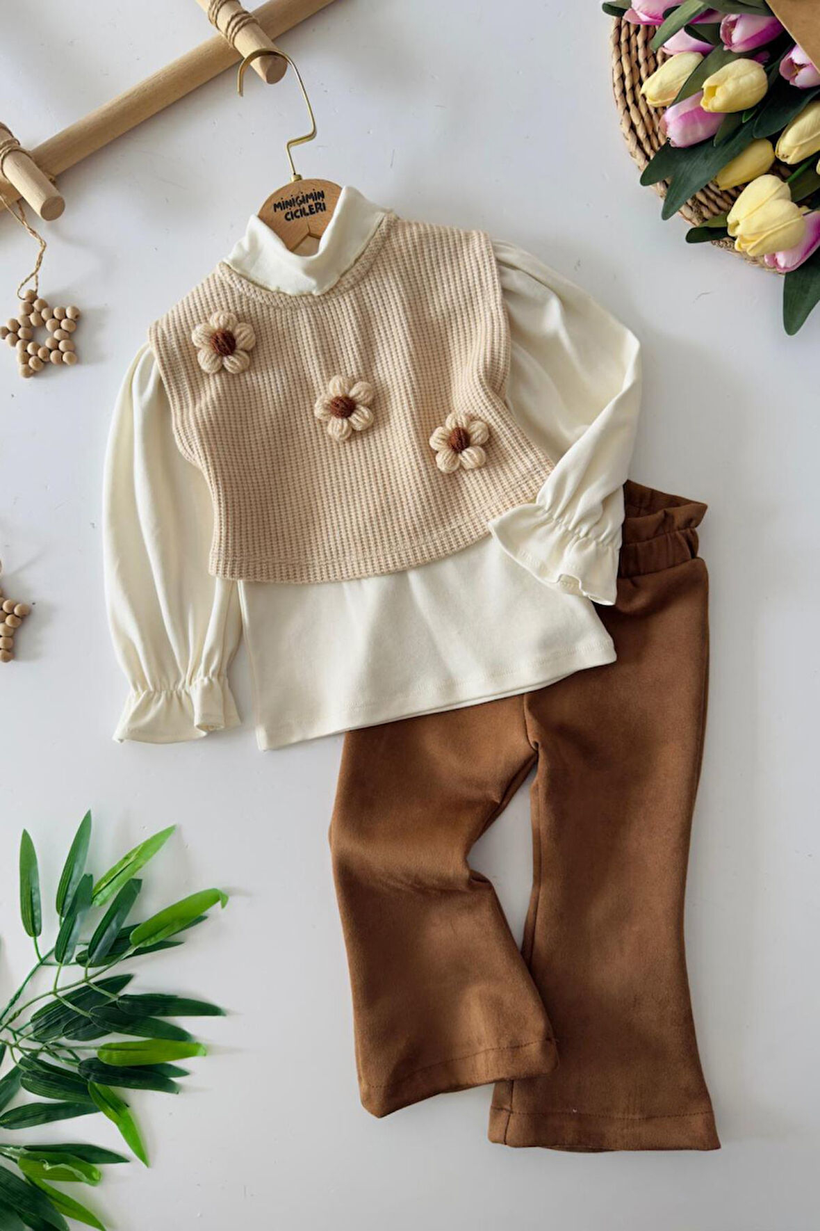 Miniğimin Cicileri Papatya Detaylı Kadife Pantolonlu Kız Çocuk 3 lü Takım - Kahverengi