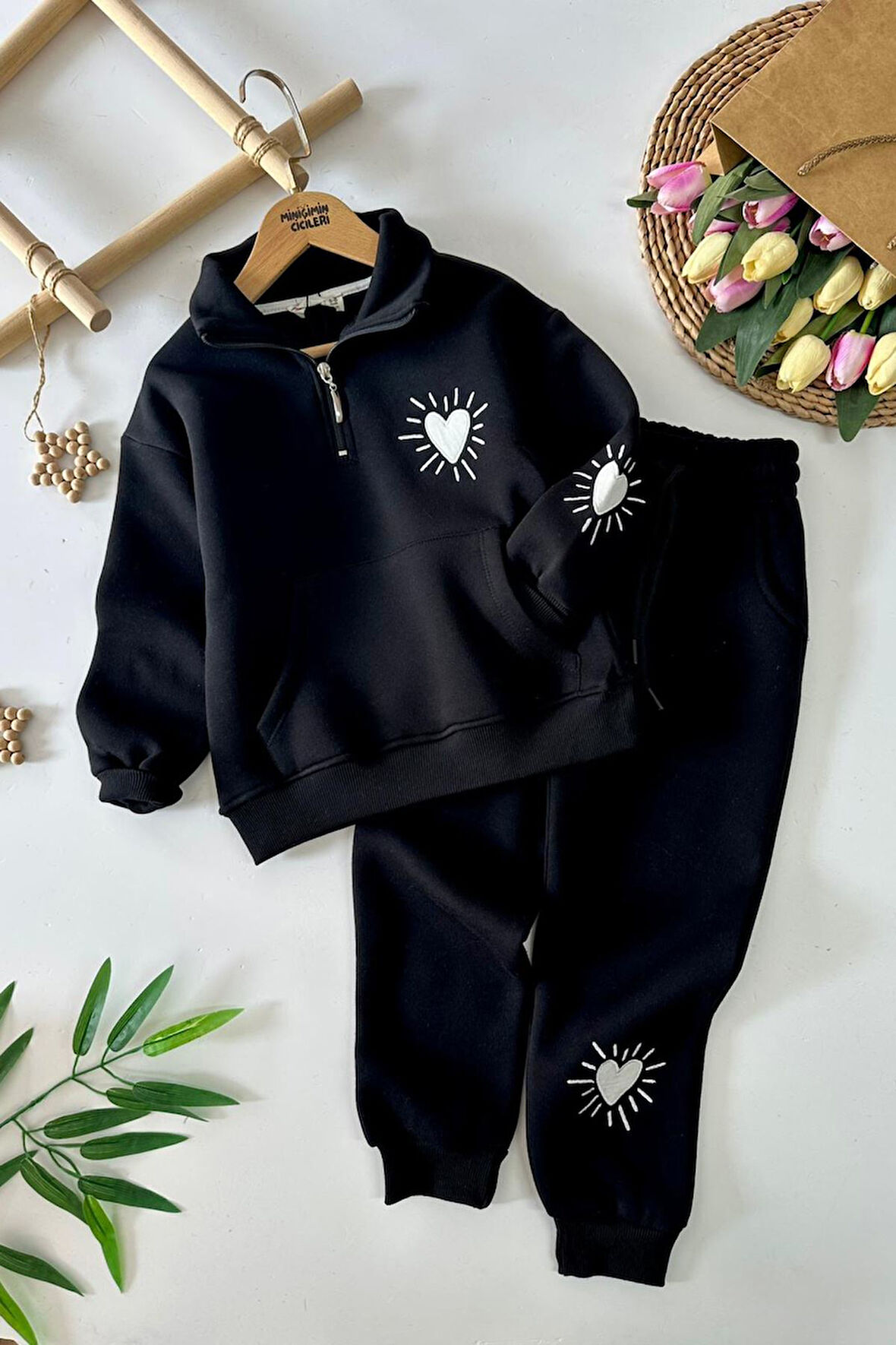 Miniğimin Cicileri Kalp İşleme Detaylı Kışlık Kanguru Cepli Kız Çocuk Takım - Siyah