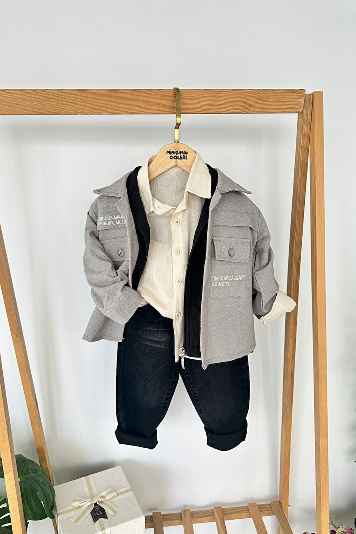 Miniğimin Cicileri İşleme Detaylı Ceketli Gömlek Yaka Erkek Çocuk 4’lü Takım - Gri