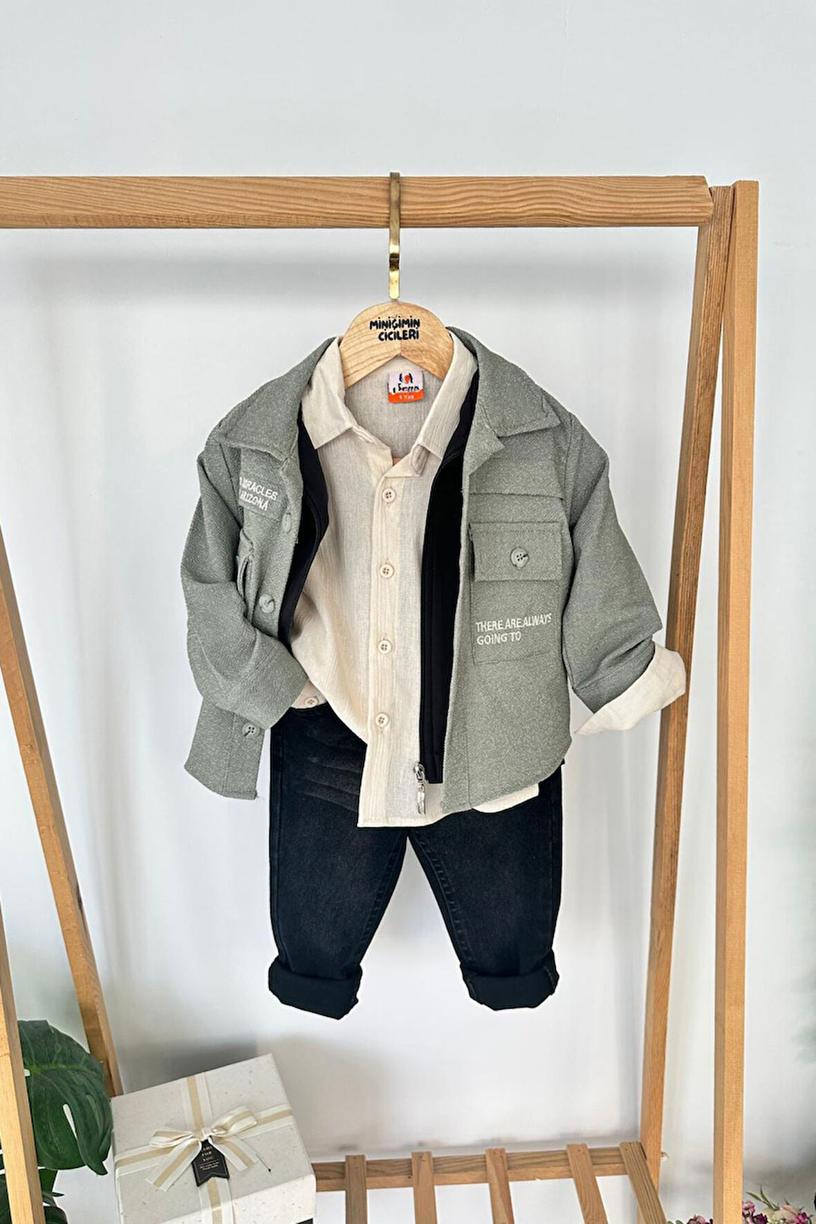 Miniğimin Cicileri İşleme Detaylı Ceketli Gömlek Yaka Erkek Çocuk 4’lü Takım - Yeşil