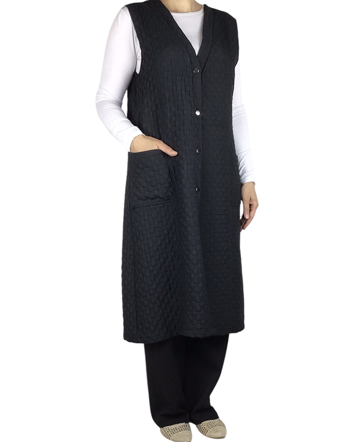 KADIN ÖNÜ DÜĞMELİ ÜSTTEN CEPLİ BÜYÜK BEDEN KAPİTONE YELEK