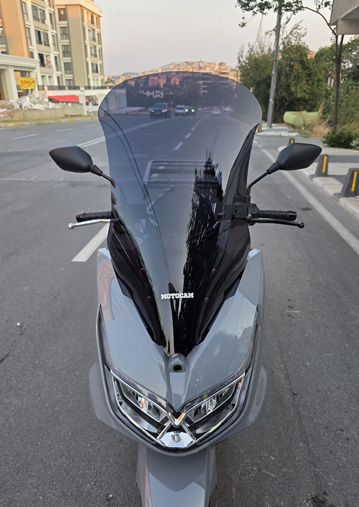 MOTOCAM Motolüx MCX 125 Siperlik Ön Cam 2024-2025 Model 68cm Siyah Renkli 4mm