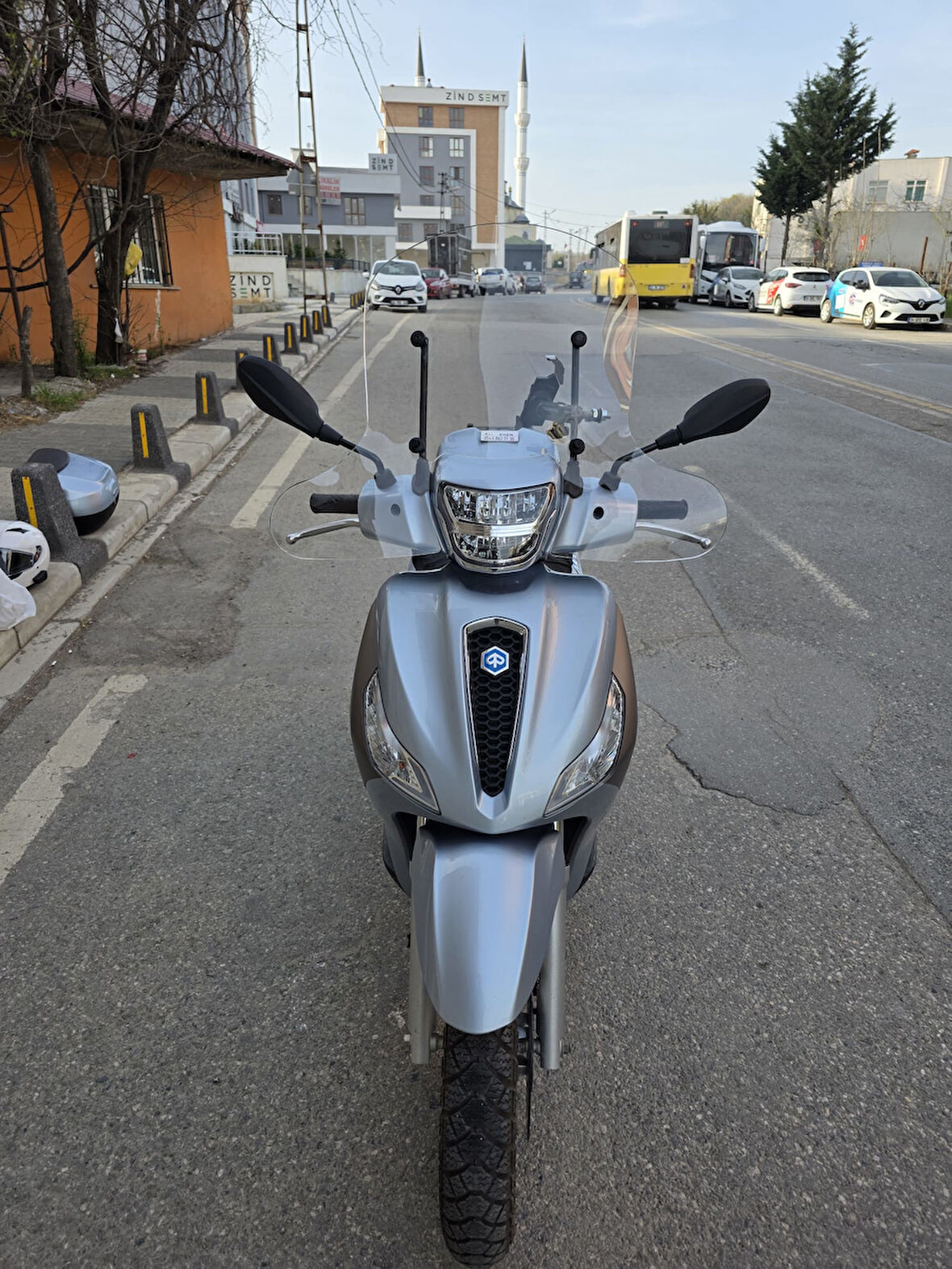 MOTOCAM Piaggio Medley S 150 Ön Cam 2021-2025 Model 56cm Şeffaf Renkli Elcikli APARATSIZ GÖNDERİLİR