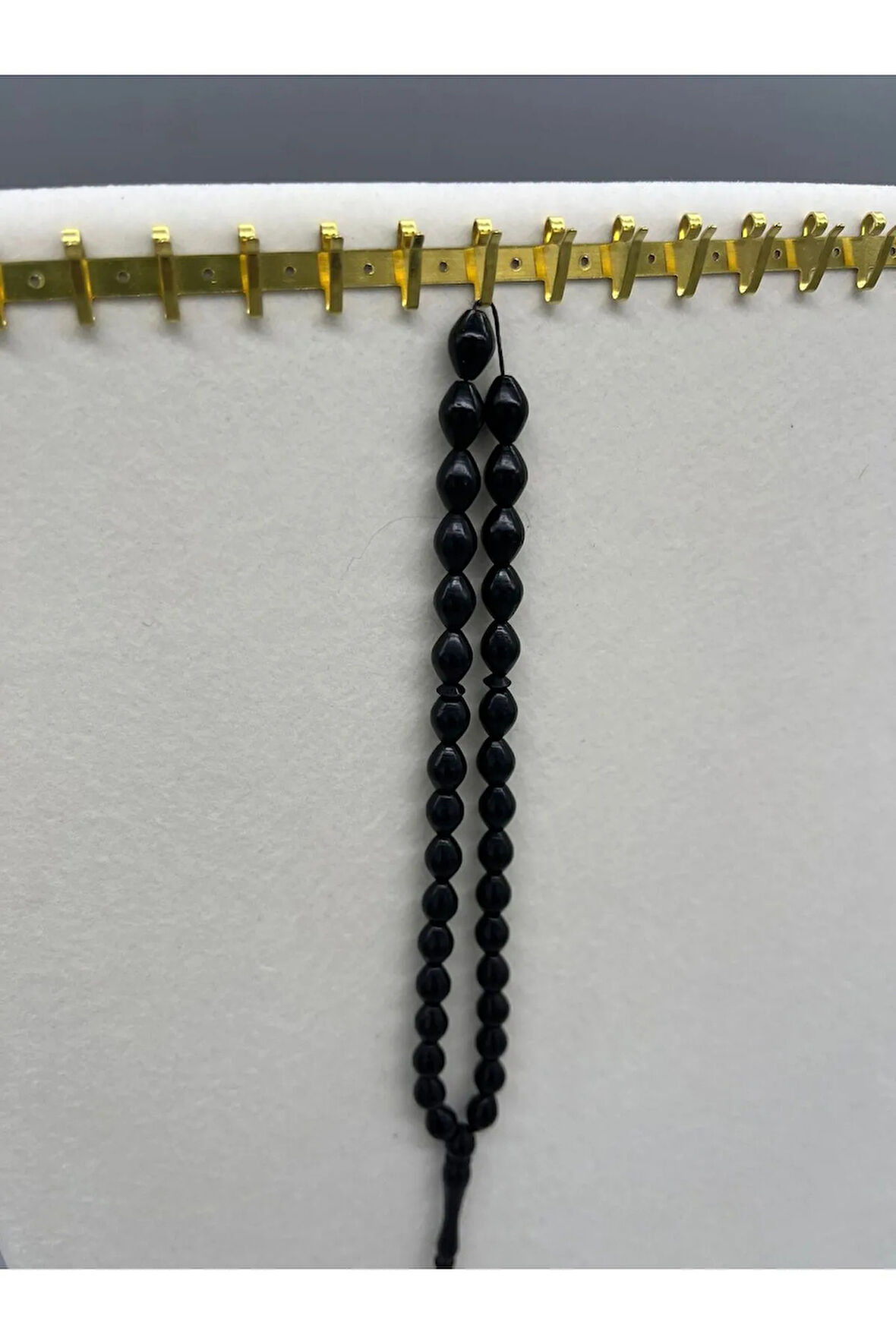 Metal Malzeme Sarı Renk Bir Metre 92 Adet Kancalı Tesbih&Takı Sergileme Askısı