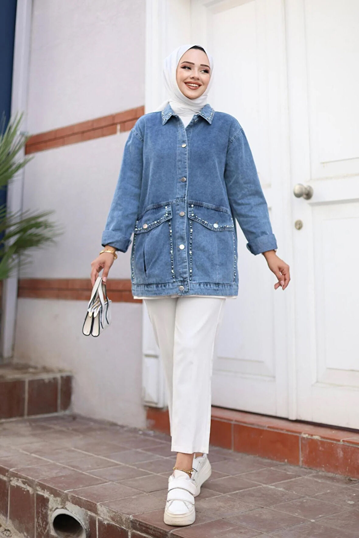 Kadın Cepli Taş İşleme Detaylı Denim Kot Ceket