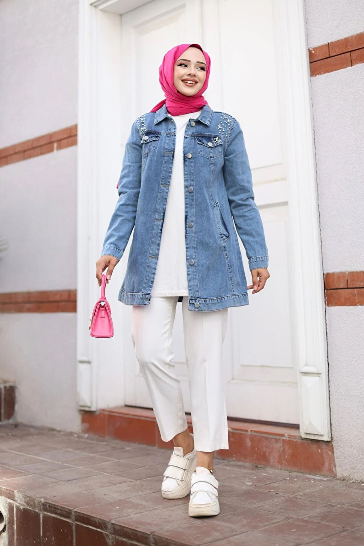 Kadın Boncuk İşlemeli Denim Kot Ceket