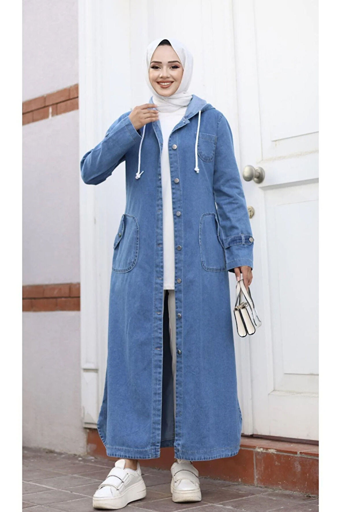 Kadın Cepli Düğmeli Kapüşonlu Denim Kot Trençkot