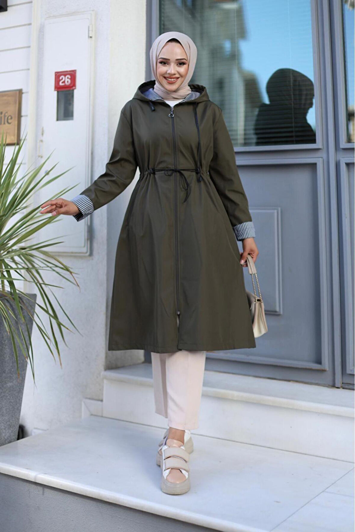 Kadın Fermuarlı Kısa Bondit Trençkot