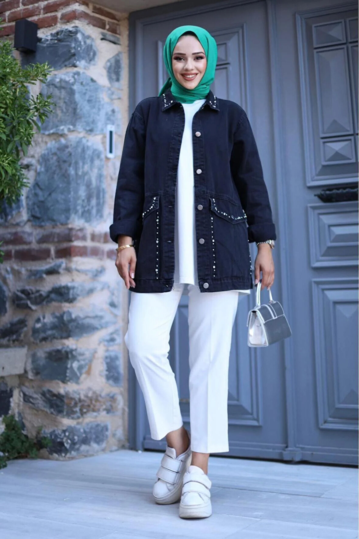 Kadın Cepli Taş İşleme Detaylı Denim Kot Ceket