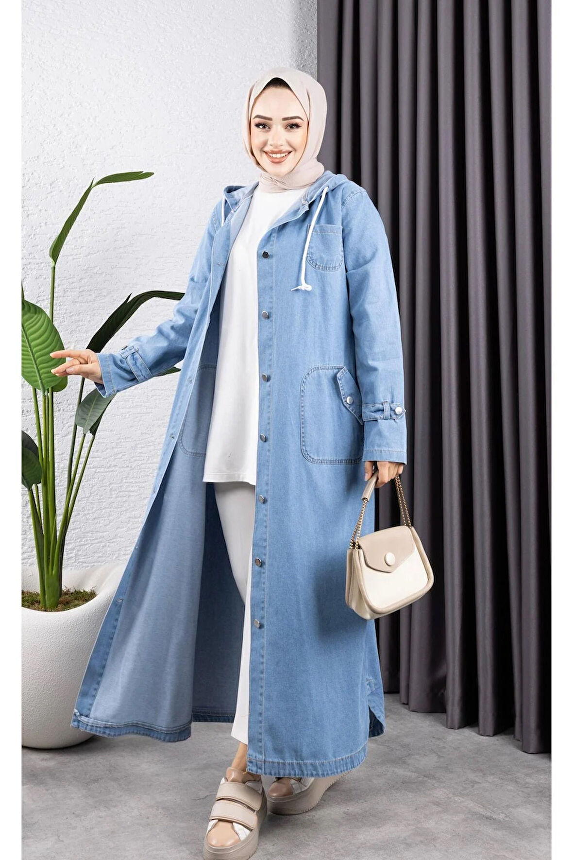 Kadın Cepli Düğmeli Kapüşonlu Denim Kot Trençkot