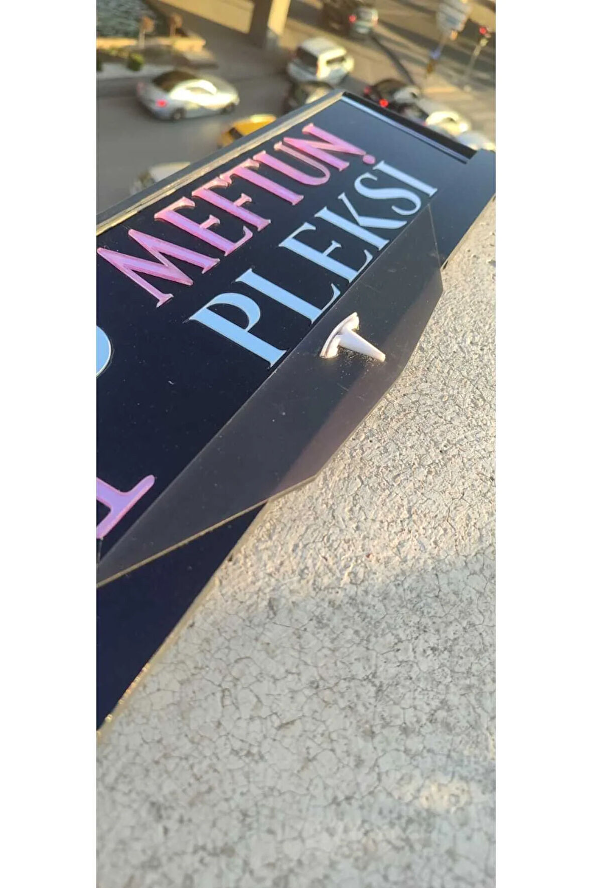 Tesla Model Mat Pleksi Plakalık