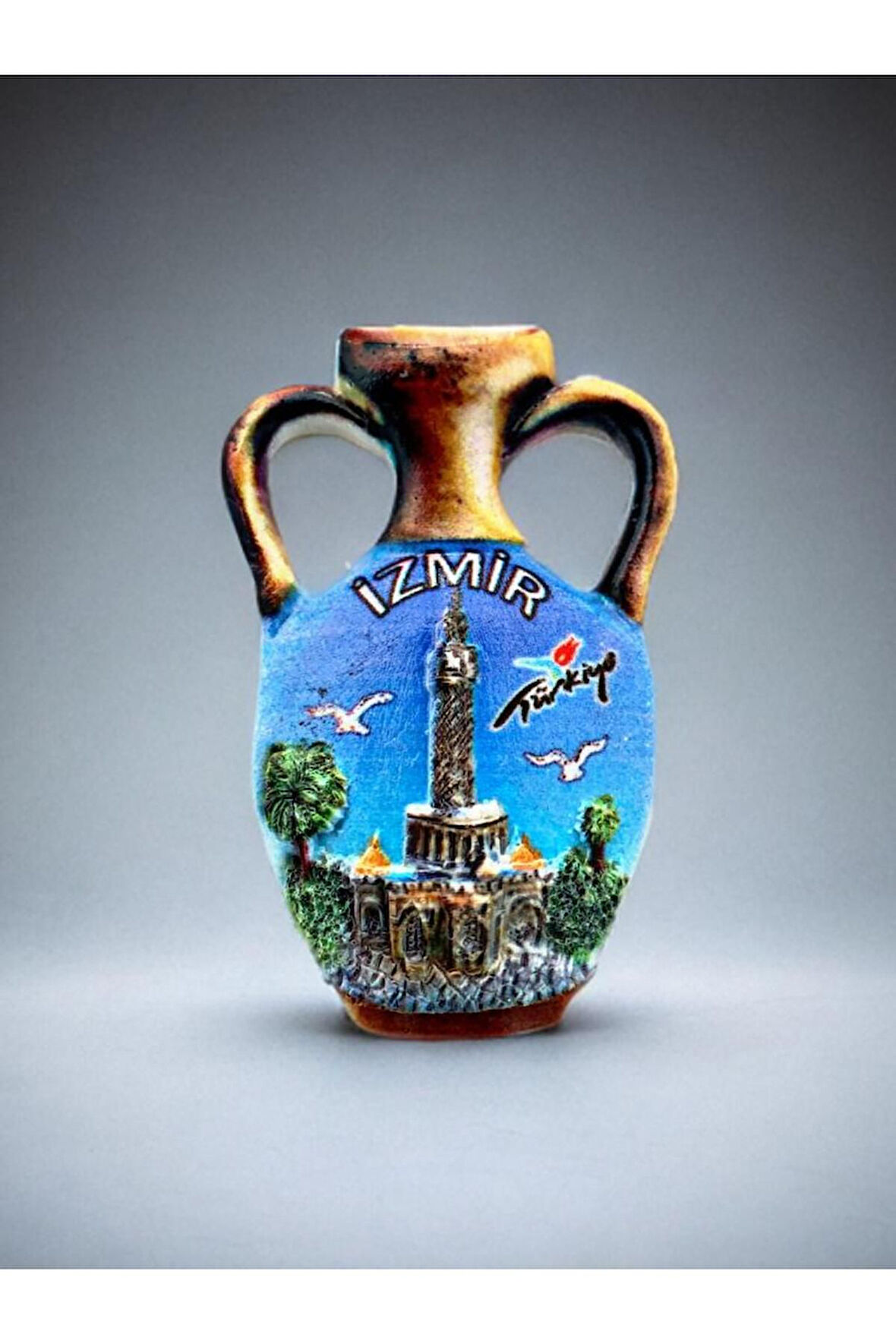 İZMİR Temalı Kabartmalı Polyester Magnet. 5cm x 8cm. Kahverengi