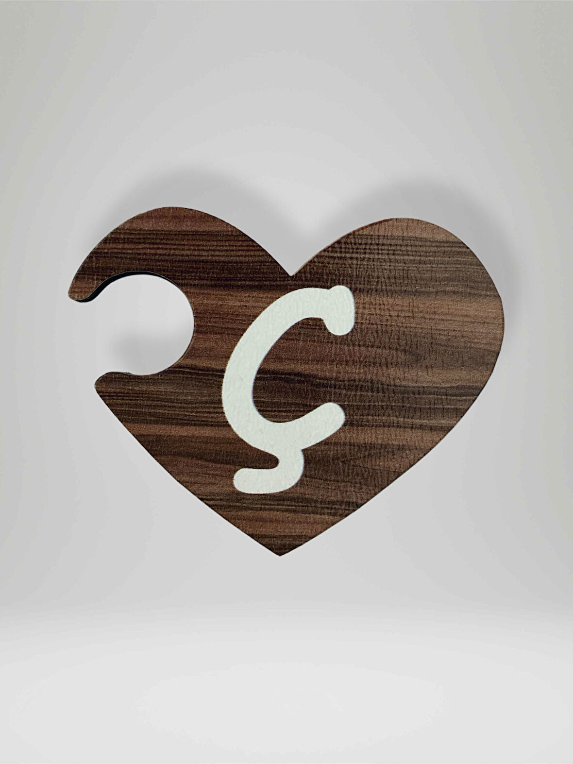 Ç Harfi (Sağ Parça) – Ahşap Puzzle Kalp Harf Magnet – Buzdolabı Süsü – İkili Uyumlu (kod:997)