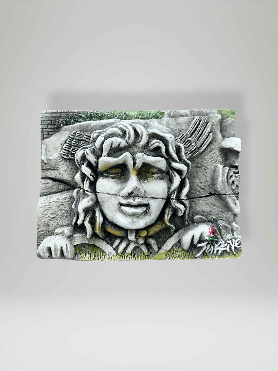 Medusa Figürlü 3D Taş Görünümlü Dekoratif  Polyester Magnet  Buzdolabı Süsü – Türkiye / Didim Hediyelik 7,5cm x 5,5cm (kod:1008)