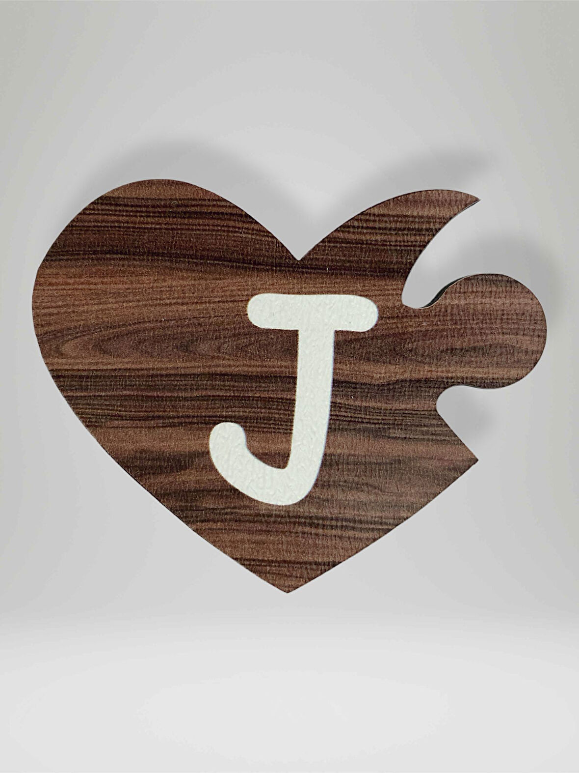 J Harfi (Sol Parça) – Ahşap Puzzle Kalp Harf Magnet – Buzdolabı Süsü – İkili Uyumlu (kod:1013)