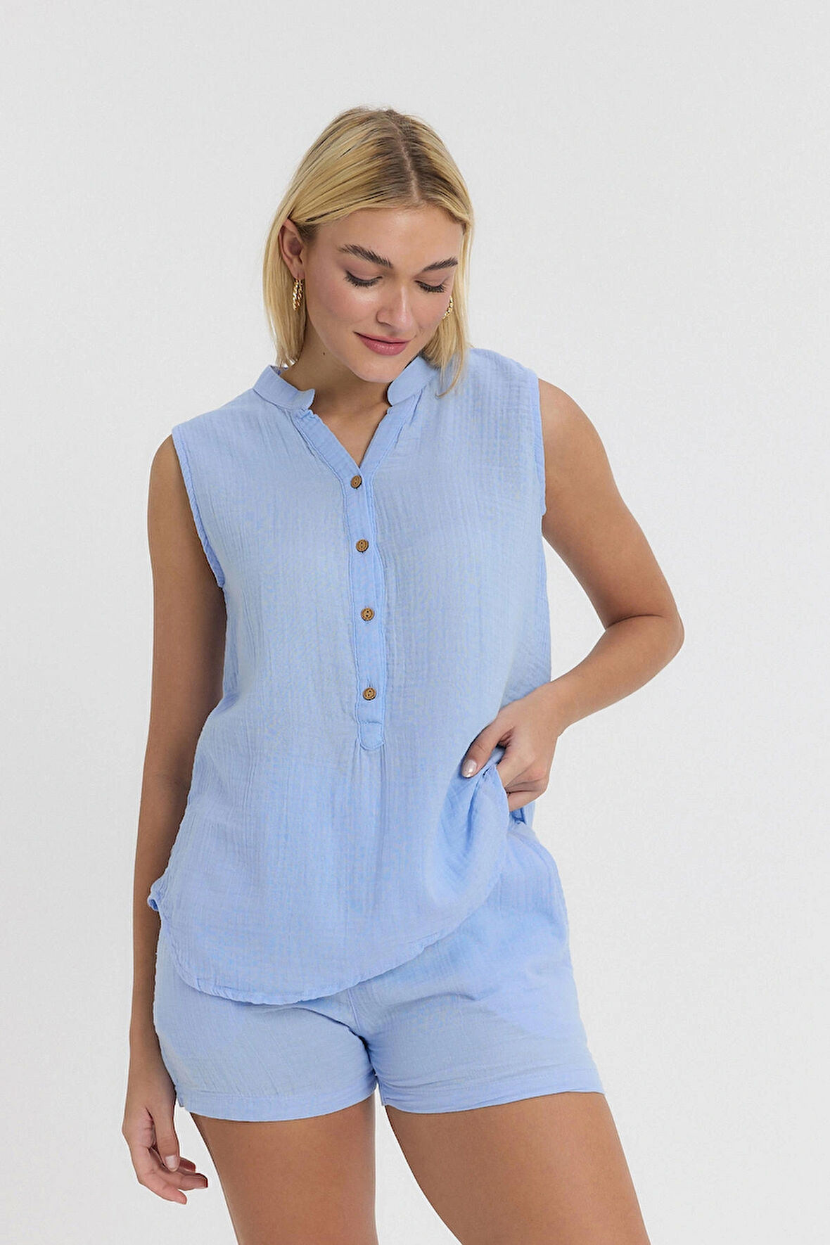 Müslin Hakim Yaka Sıfır Kol Gömlek -1090