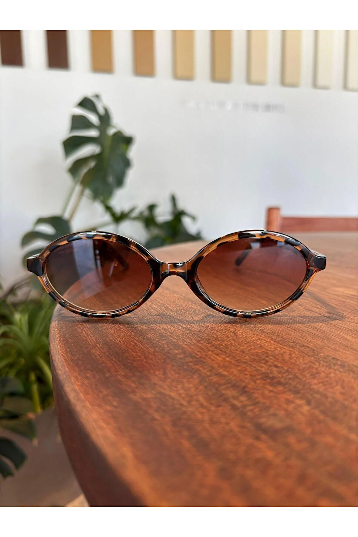Miux Trend Kahvernegi degrade camlı Leopar renk çerçeve Trend Oval Güneş Gözlüğü