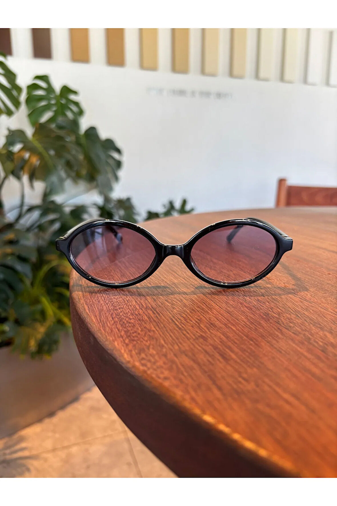 Miux Mor Camlı Siyah renk çerçeve Trend Oval  Güneş Gözlüğü