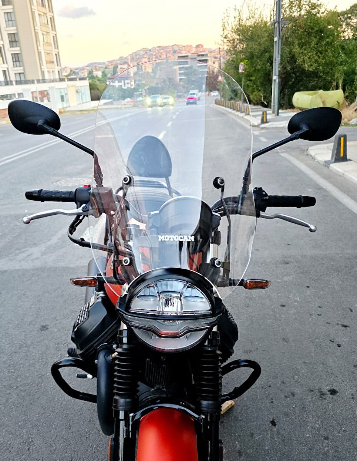 MOTOCAM Moto Guzzi V7 Stone Siperlik Ön Cam 2021-2023 Model 53cm Şeffaf Renkli 4mm APARATSIZDIR