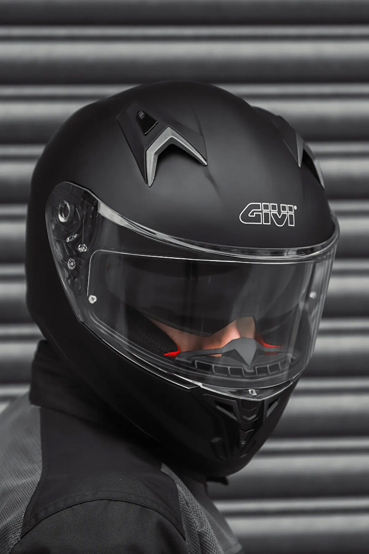 50.8 MAT SİYAH KASK