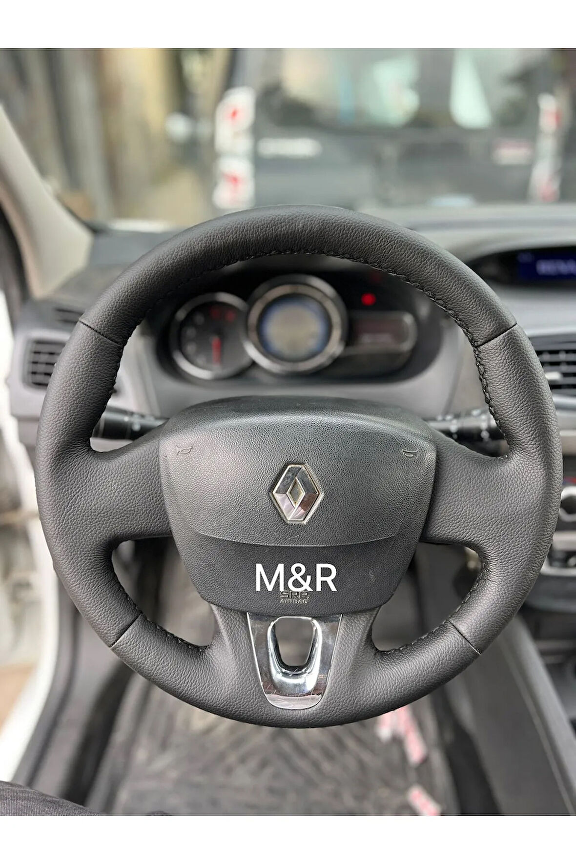 Renault Fluence Nikelajlı Tuşsuz Kaplama Deri Direksiyon Kılıfı