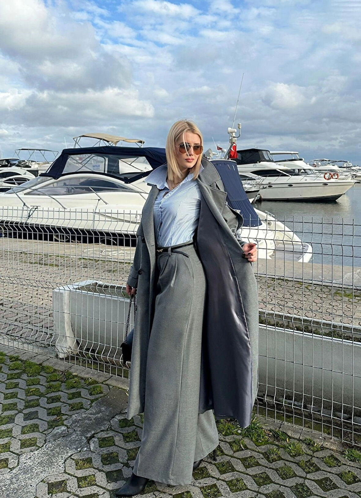 Kemer Detaylı Oversize Gri Trençkot”