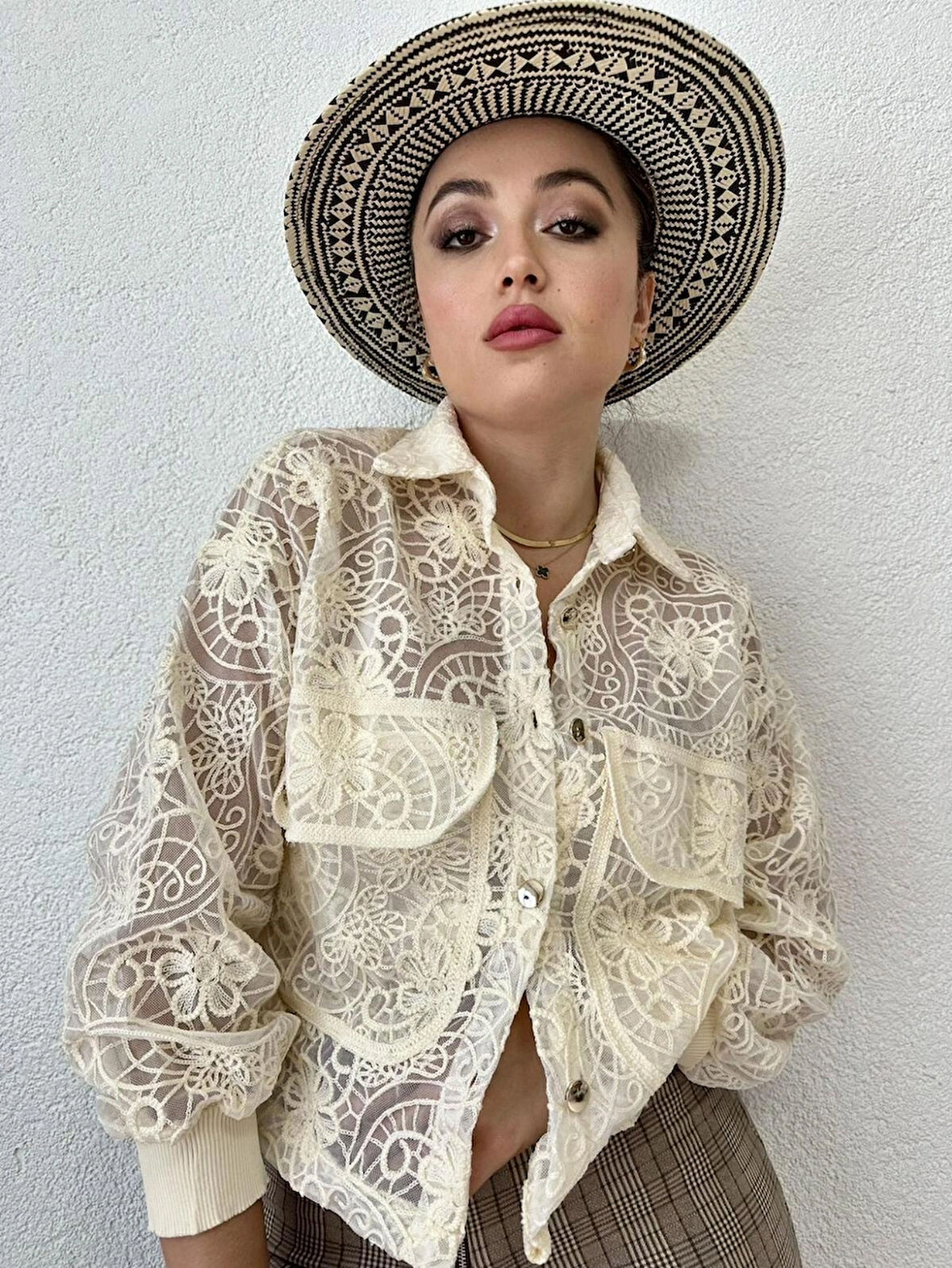 Kadın Beyaz Nakışlı Tül Yazlık Ceket Gömlek Çift Cepli Kolları Lastikli Rahat Kalıp
