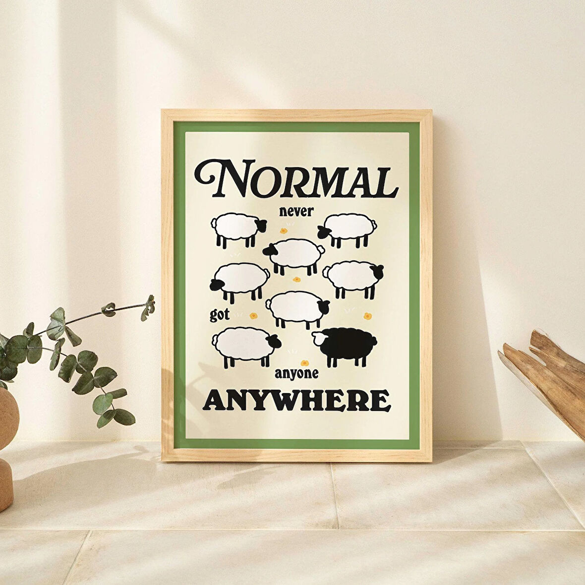 Çerçeveli Kara Koyun Retro Poster, Normal Hiçbir Yerde Kimseyi Bulamadım Alıntısı