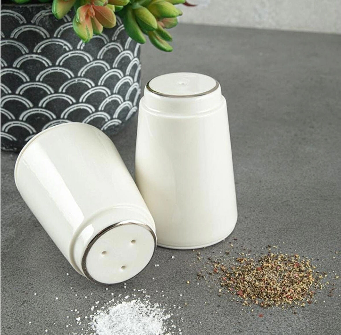 Gümüş yaldızlı porselen Tuzluk Biberlik