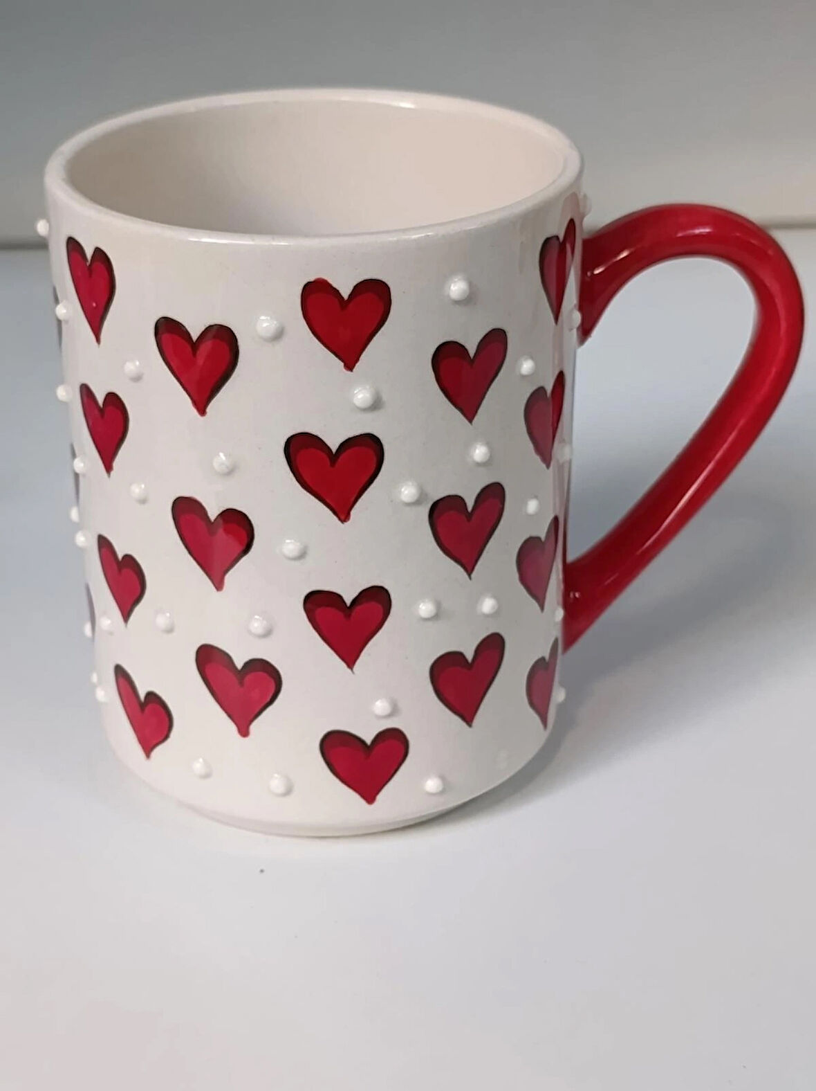 El yapımı seramik kalpli kupa 