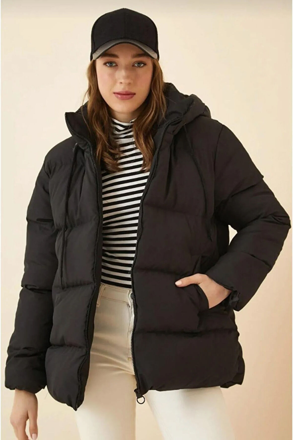 Kadın Kapüşonlu Kısa Şişme Mont