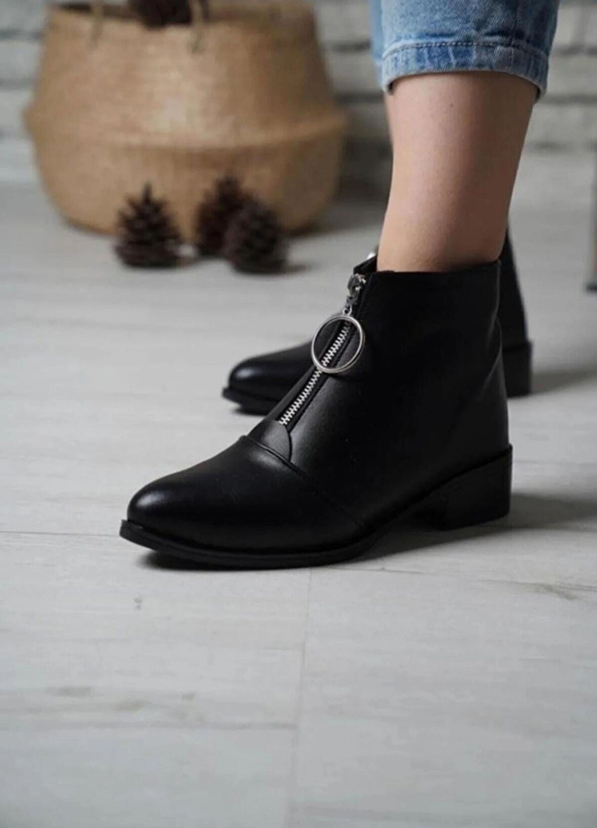 Kadın Siyah Bot 