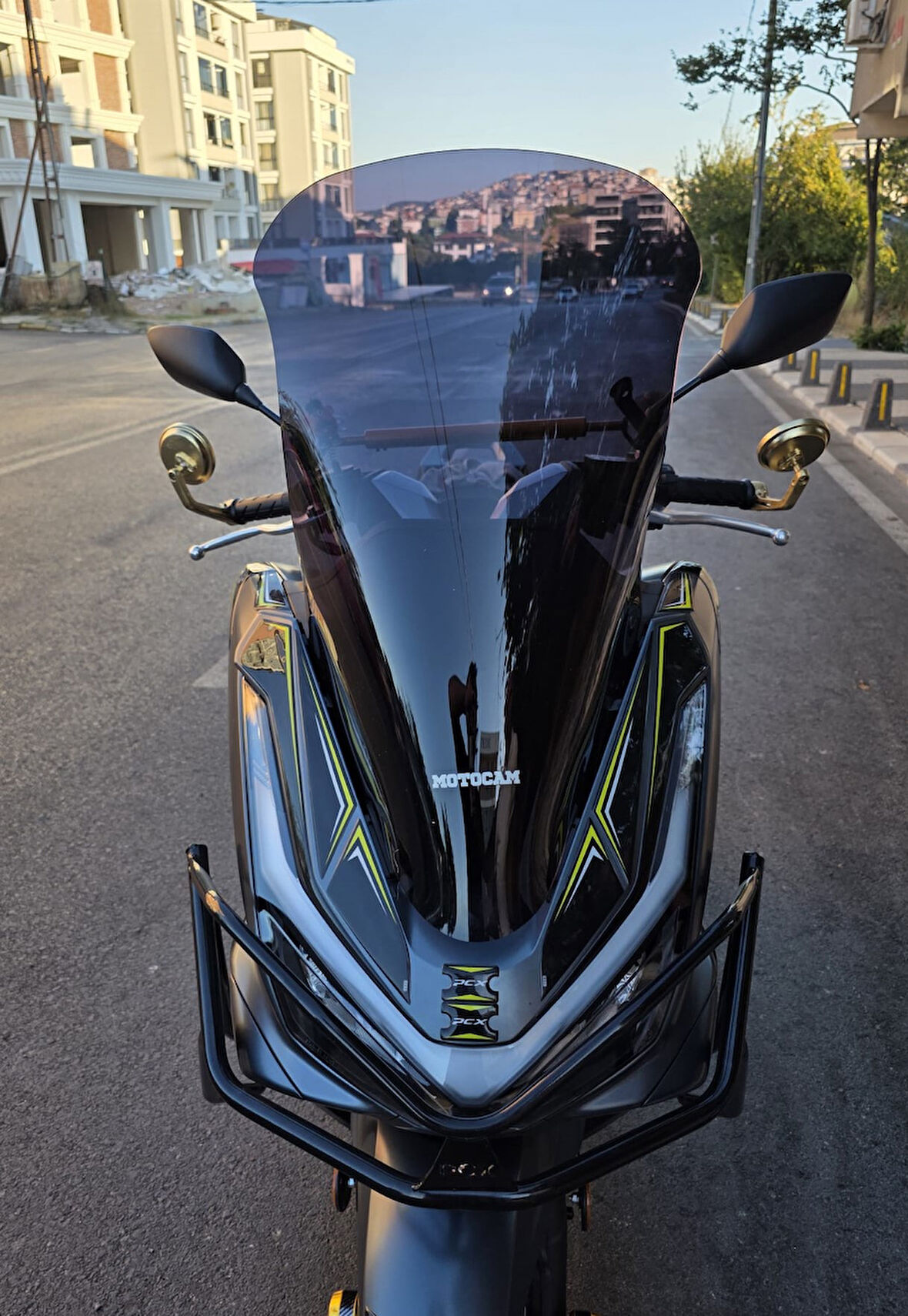 MOTOCAM Honda PCX Siperlik Ön Cam 2025 Model 66cm Siyah Renkli 4mm