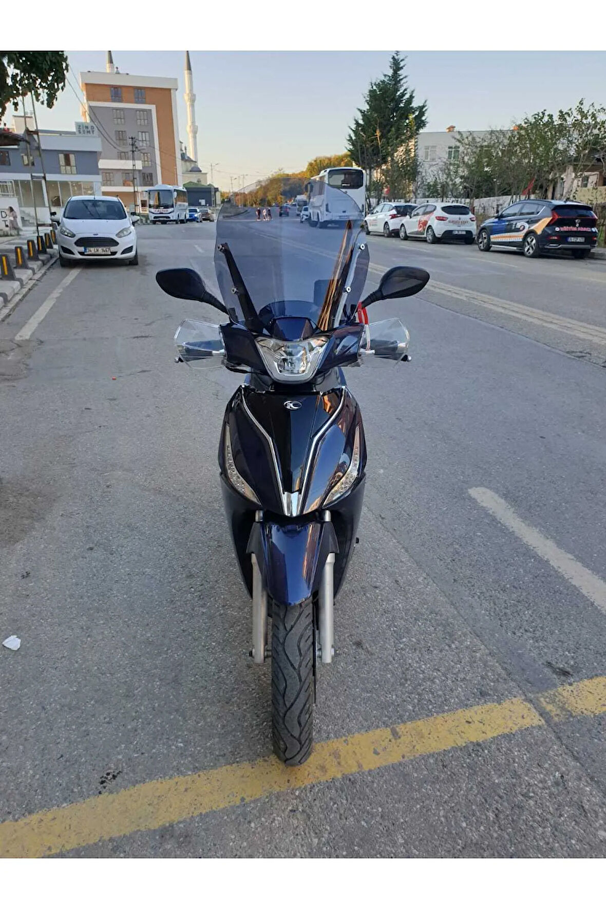 Kymco People S 200 Siperlik Ön Cam 2021 2024 Model 38cm Açıkfüme Renkli 4mm KISA SPOR CAM