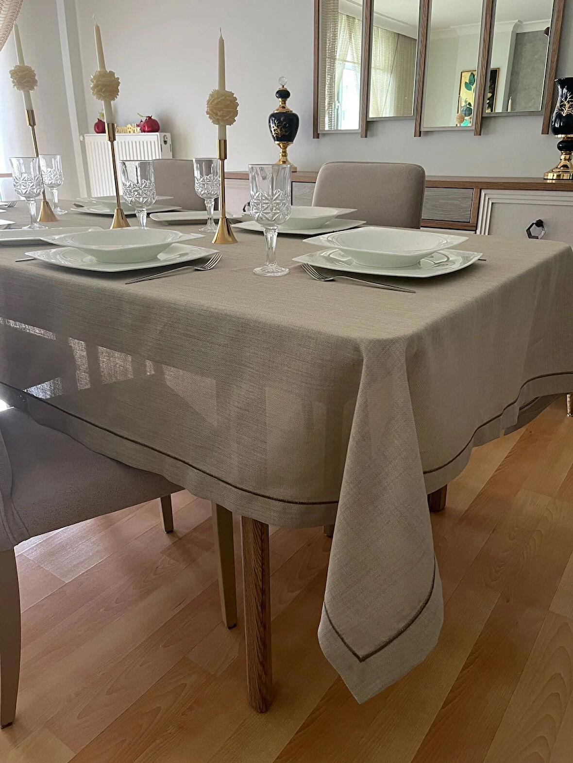 Çeyizlik Piko Sarma Detaylı Dertsiz Masa Örtüsü Simsiz Taş