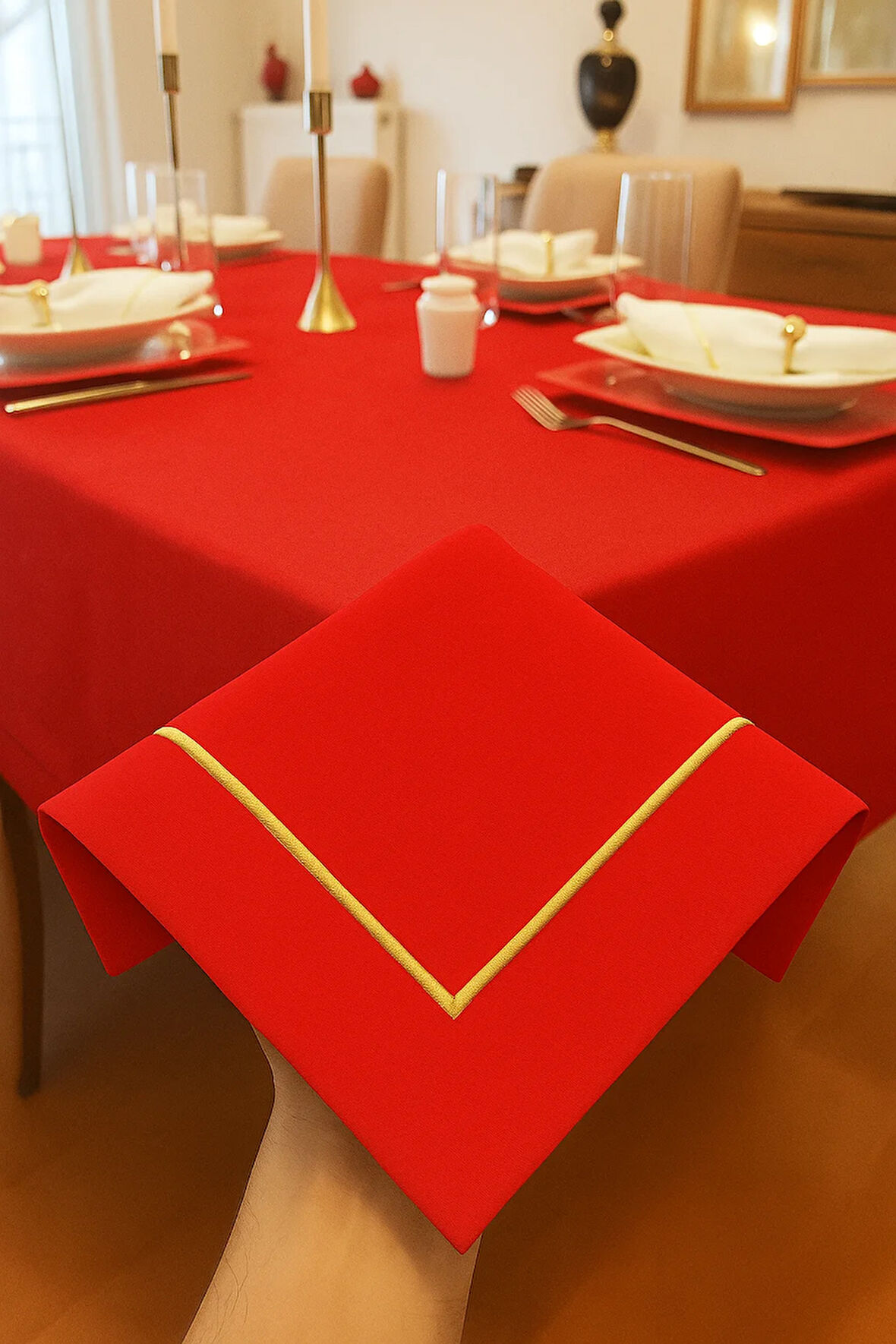 Çeyizlik Piko Sarma Gold Detaylı Dertsiz Masa Örtüsü Simsiz Kırmızı